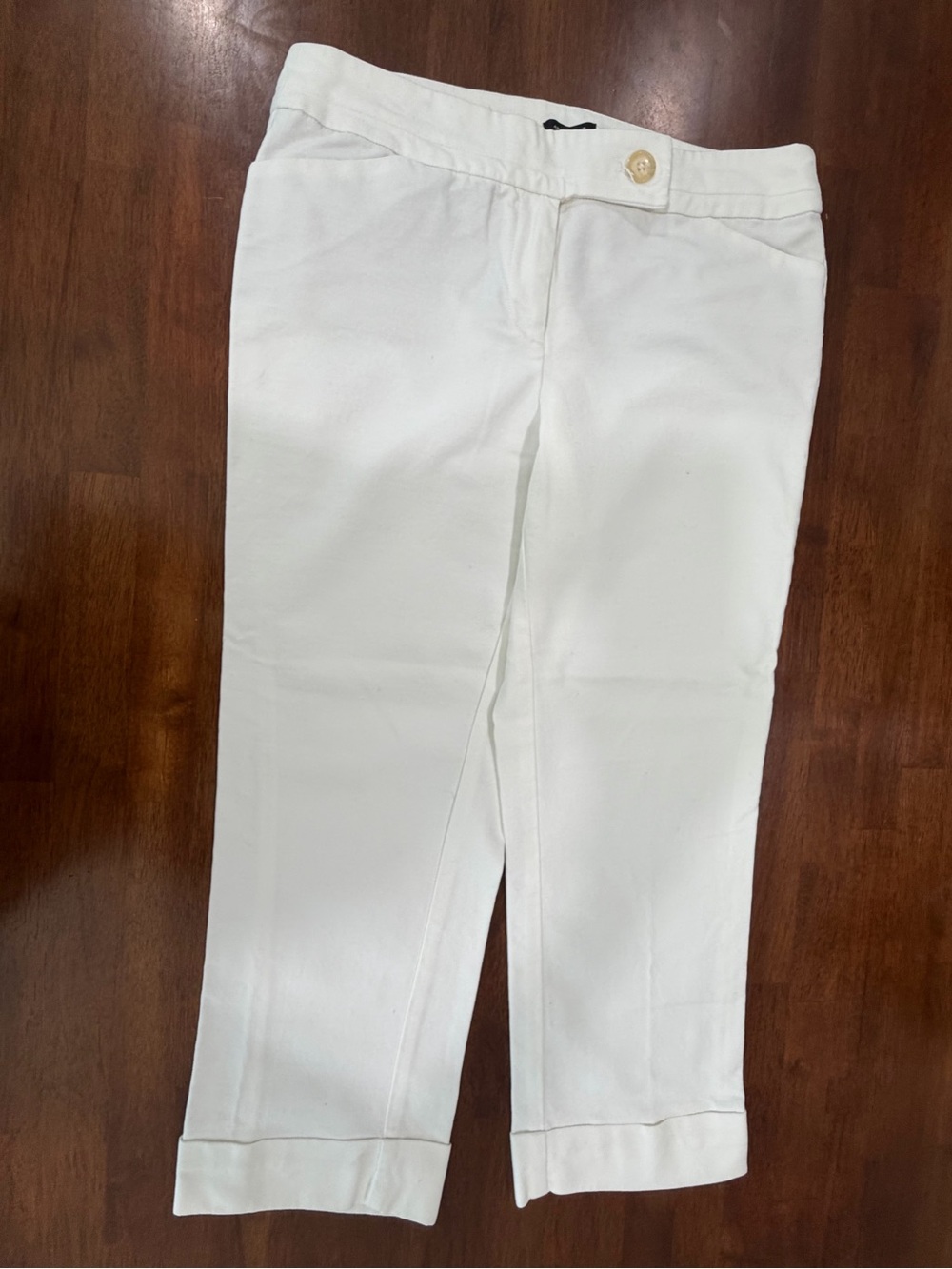 Ann Taylor women’s White Capri Pants with Button Waist